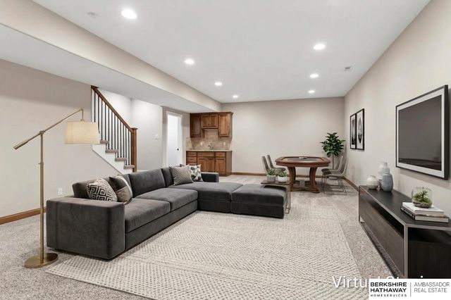 10615 Hillcrest Drive, La Vista, NE 68128