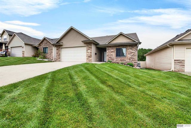 10615 Hillcrest Drive, La Vista, NE 68128