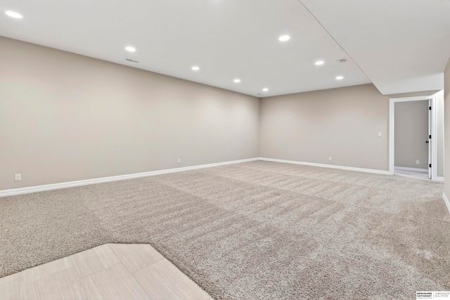 10615 Hillcrest Drive, La Vista, NE 68128