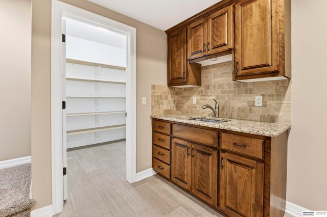 10615 Hillcrest Drive, La Vista, NE 68128