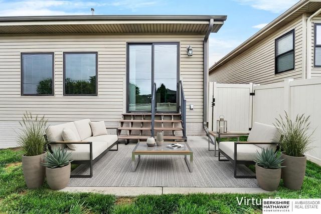 10615 Hillcrest Drive, La Vista, NE 68128