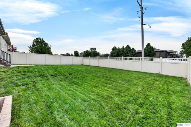 10615 Hillcrest Drive, La Vista, NE 68128