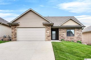10615 Hillcrest Drive, La Vista, NE 68128
