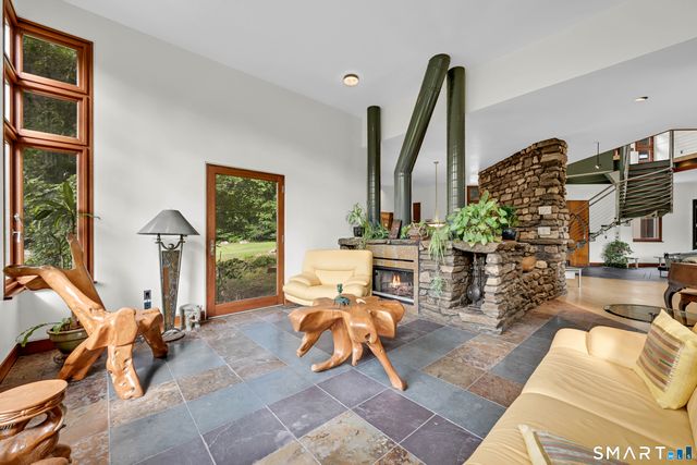 27 Ridge Road, Canton, CT 06019