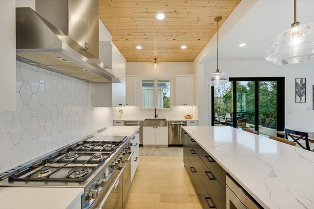 1201 Canyon Edge DR, Austin, TX 78733