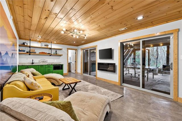 130 Orbit Lane, Ellijay, GA 30540