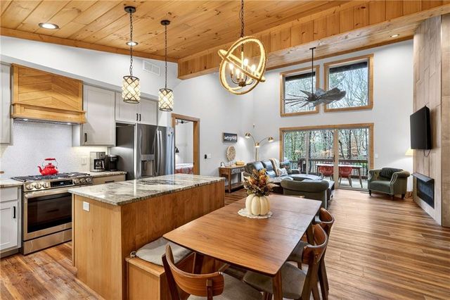 130 Orbit Lane, Ellijay, GA 30540
