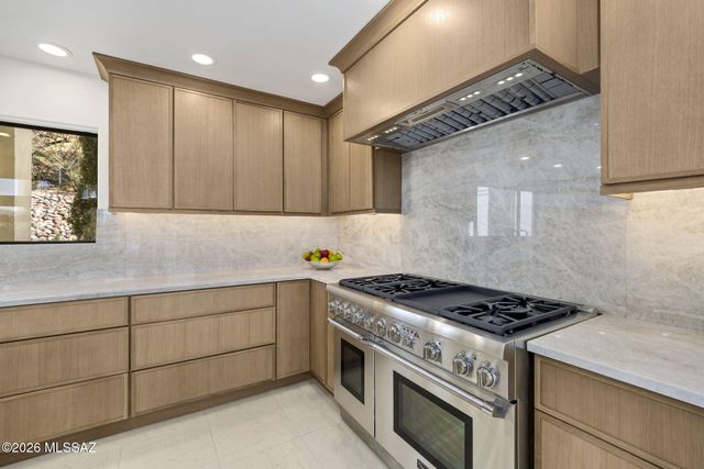295 W Valle Del Oro Road, Oro Valley, AZ 85737
