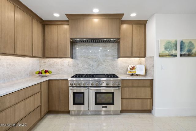 295 W Valle Del Oro Road, Oro Valley, AZ 85737