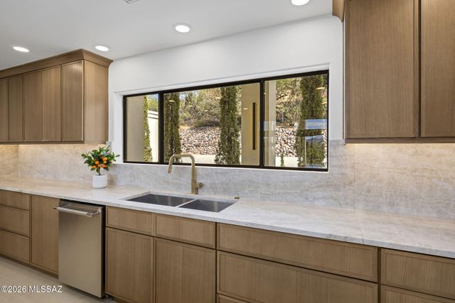 295 W Valle Del Oro Road, Oro Valley, AZ 85737