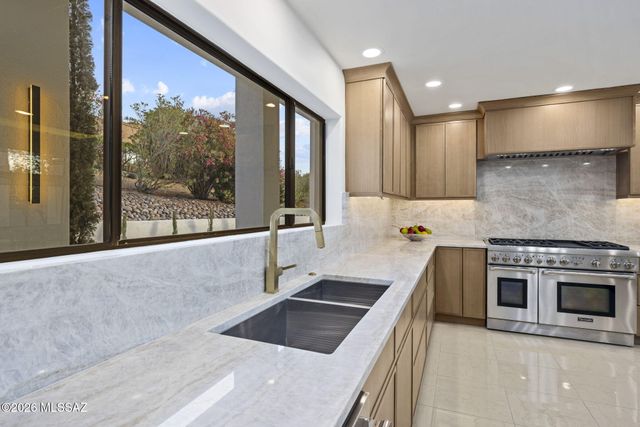 295 W Valle Del Oro Road, Oro Valley, AZ 85737