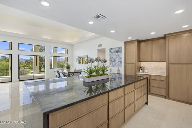 295 W Valle Del Oro Road, Oro Valley, AZ 85737