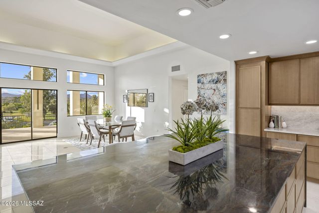 295 W Valle Del Oro Road, Oro Valley, AZ 85737