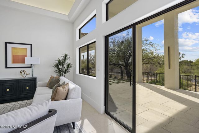 295 W Valle Del Oro Road, Oro Valley, AZ 85737