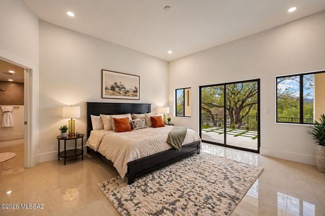 295 W Valle Del Oro Road, Oro Valley, AZ 85737