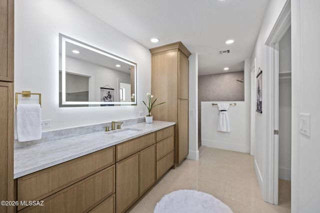295 W Valle Del Oro Road, Oro Valley, AZ 85737