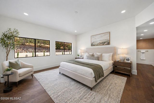 295 W Valle Del Oro Road, Oro Valley, AZ 85737