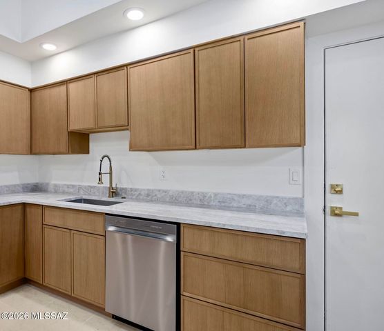 295 W Valle Del Oro Road, Oro Valley, AZ 85737