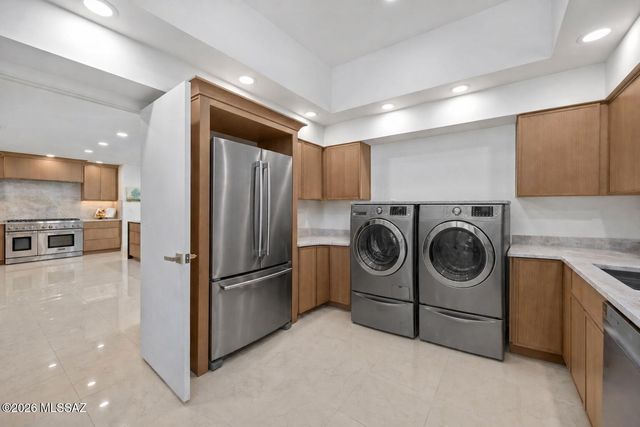295 W Valle Del Oro Road, Oro Valley, AZ 85737