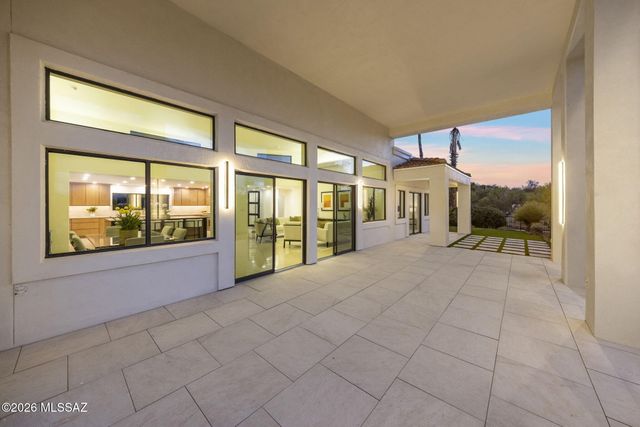 295 W Valle Del Oro Road, Oro Valley, AZ 85737