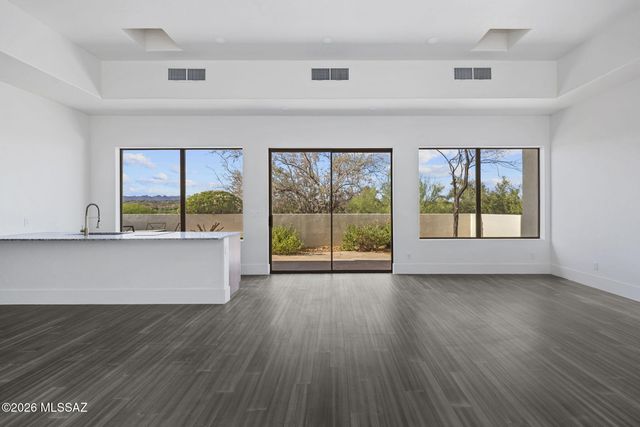 295 W Valle Del Oro Road, Oro Valley, AZ 85737