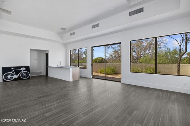 295 W Valle Del Oro Road, Oro Valley, AZ 85737