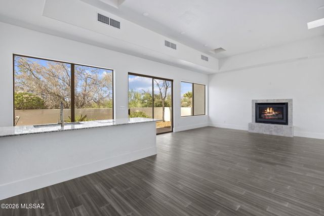 295 W Valle Del Oro Road, Oro Valley, AZ 85737