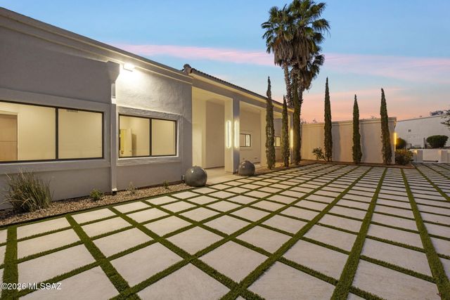 295 W Valle Del Oro Road, Oro Valley, AZ 85737