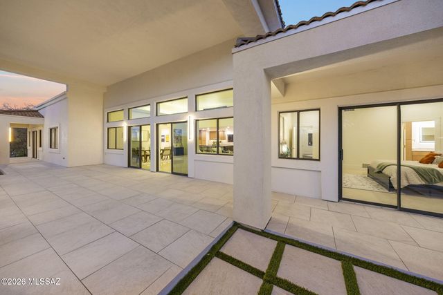 295 W Valle Del Oro Road, Oro Valley, AZ 85737