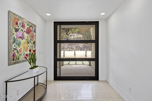 295 W Valle Del Oro Road, Oro Valley, AZ 85737