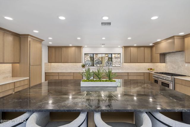 295 W Valle Del Oro Road, Oro Valley, AZ 85737