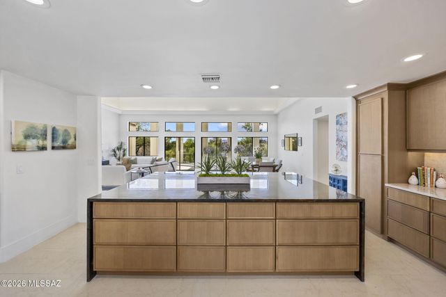 295 W Valle Del Oro Road, Oro Valley, AZ 85737
