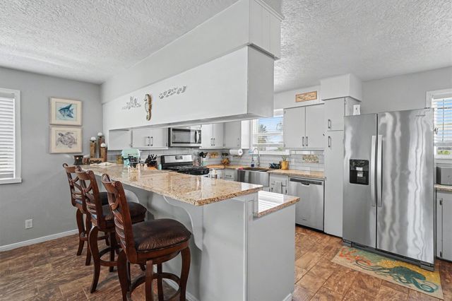 19 Dolphin Street, Bayou Vista, TX 77563