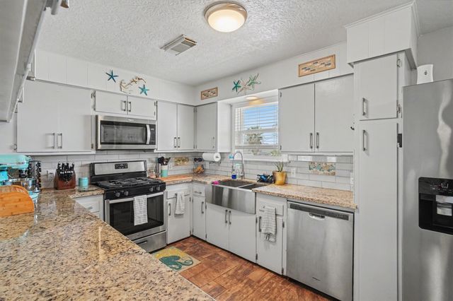 19 Dolphin Street, Bayou Vista, TX 77563