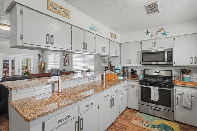 19 Dolphin Street, Bayou Vista, TX 77563