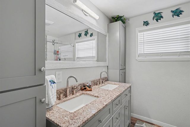 19 Dolphin Street, Bayou Vista, TX 77563