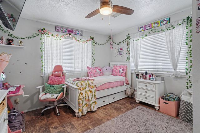 19 Dolphin Street, Bayou Vista, TX 77563