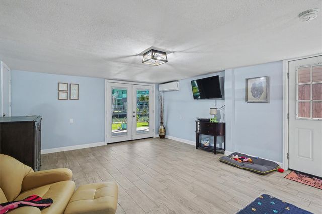 19 Dolphin Street, Bayou Vista, TX 77563