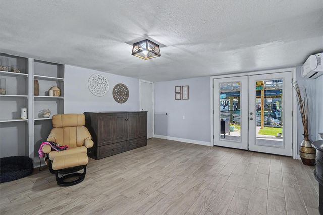 19 Dolphin Street, Bayou Vista, TX 77563