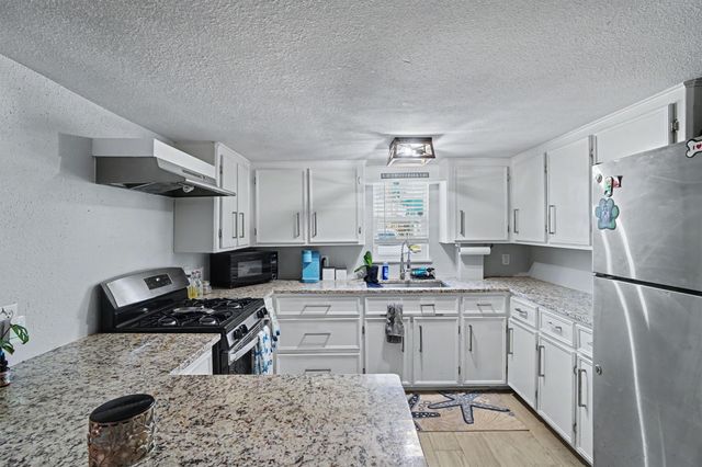 19 Dolphin Street, Bayou Vista, TX 77563