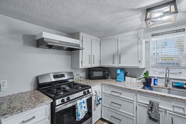 19 Dolphin Street, Bayou Vista, TX 77563