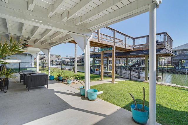 19 Dolphin Street, Bayou Vista, TX 77563