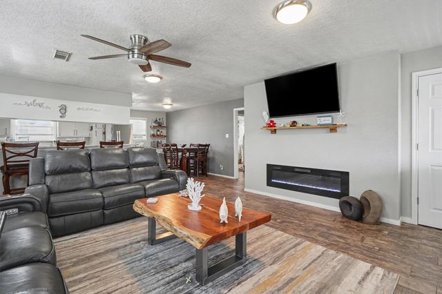 19 Dolphin Street, Bayou Vista, TX 77563