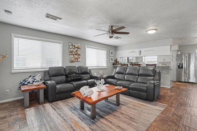 19 Dolphin Street, Bayou Vista, TX 77563