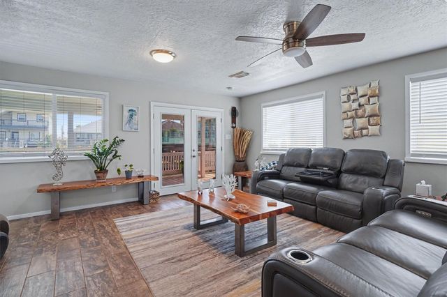 19 Dolphin Street, Bayou Vista, TX 77563