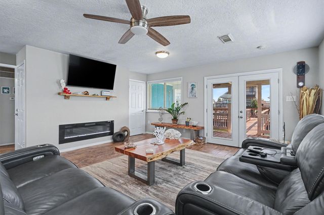 19 Dolphin Street, Bayou Vista, TX 77563