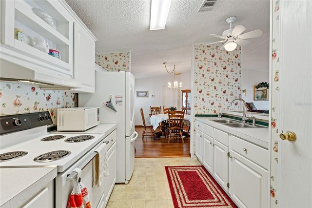 6136 RIDGEWAY DRIVE, Zephyrhills, FL 33542