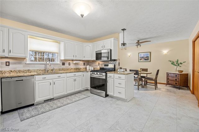 976 Rosemarie Circle, Wadsworth, OH 44281