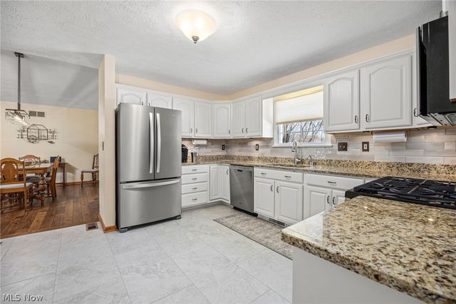 976 Rosemarie Circle, Wadsworth, OH 44281