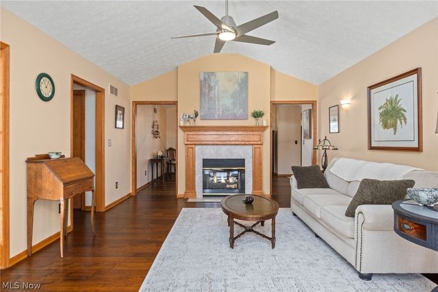 976 Rosemarie Circle, Wadsworth, OH 44281